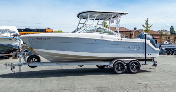 Photo of 2021 Robalo R247 Dual Console